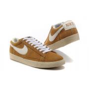 Soldes Chaussure Basket Nike Blazer Cuir Low Pour Homme en Jaune